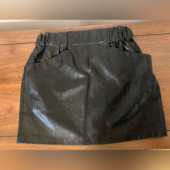⚫️ Zara ⚫️ - faux leather elastic waist mini skirt - size small - Picture 3 of 4